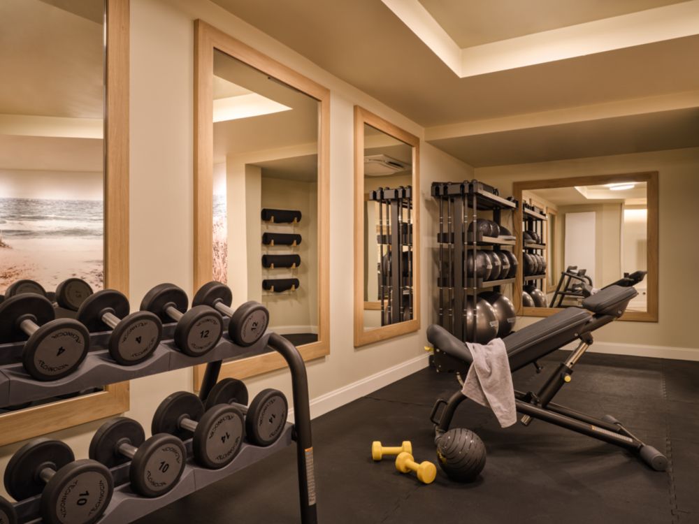 LOEVHotel_Fitnessraum_Hantelbank